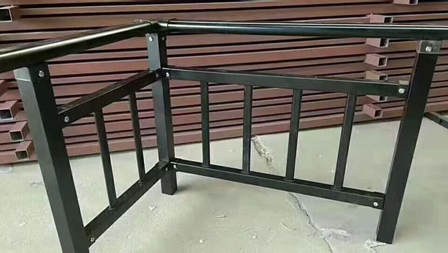 鋅鋼陽(yáng)臺(tái)護(hù)欄